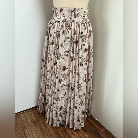 axes femme Floral pleated Midi Skirt
100% Polyester
Elastic waist - Picture 1 of 5